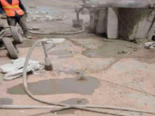 绥宁水泥混凝土路面板底注浆技术 路面脱空注浆整治方案