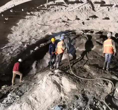 绥宁拱顶带模注浆料的施工流程及注意事项